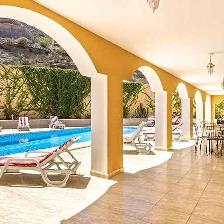 Luxurious 1,5 Kilometers From Villa Costa Adeje