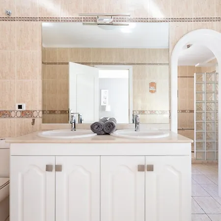 Luxurious 1,5 Kilometers From Вилла *