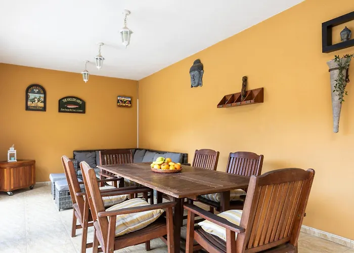 빌라 Luxurious 1,5 Kilometers From 아데제