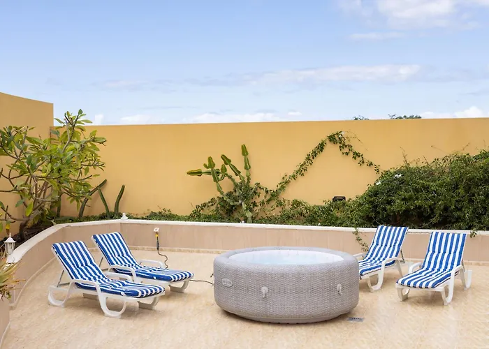 וילה Luxurious 1,5 Kilometers From