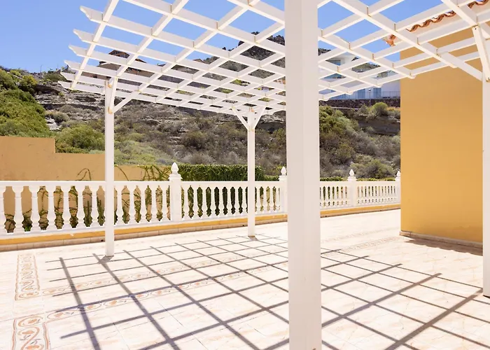 Luxurious 1,5 Kilometers From 빌라 아데제