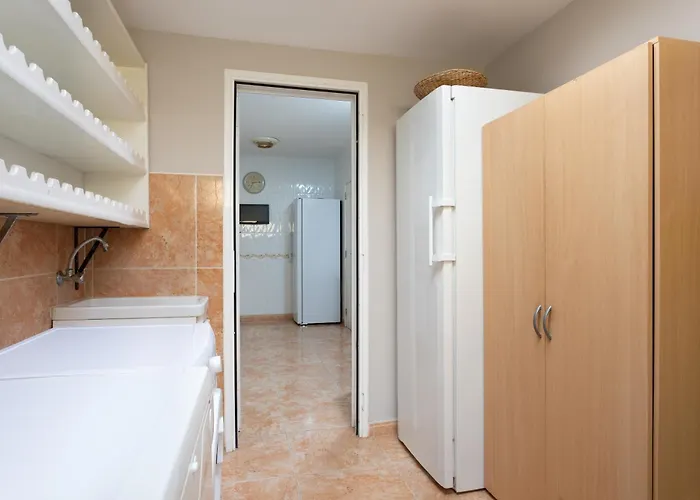 Luxurious 1,5 Kilometers From אדחה