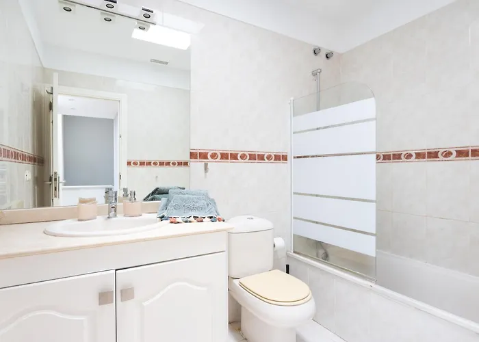 וילה Luxurious 1,5 Kilometers From אדחה